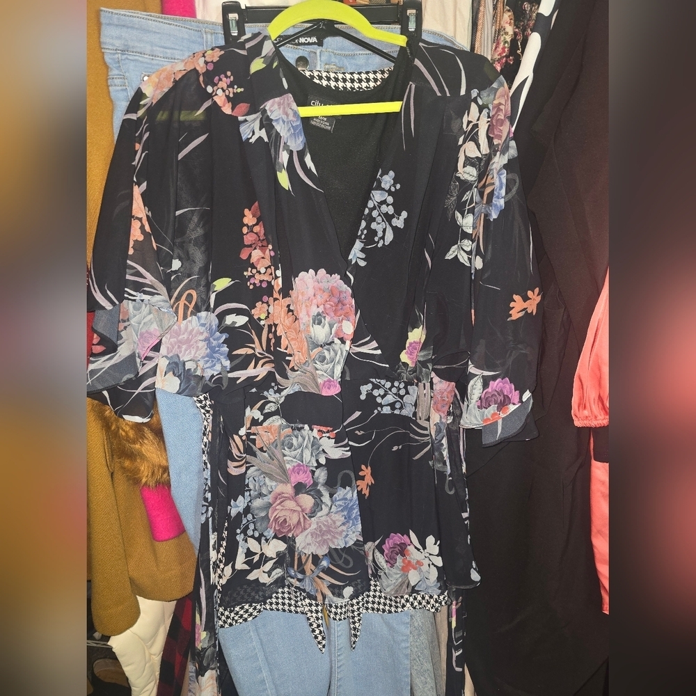 NWOT City Chic Floral Tie Blouse 18